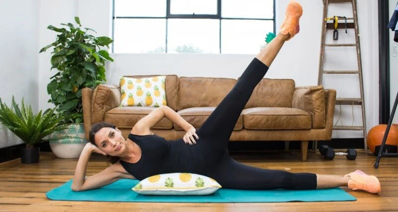 bai tap pilates xoay chan cua blackpink